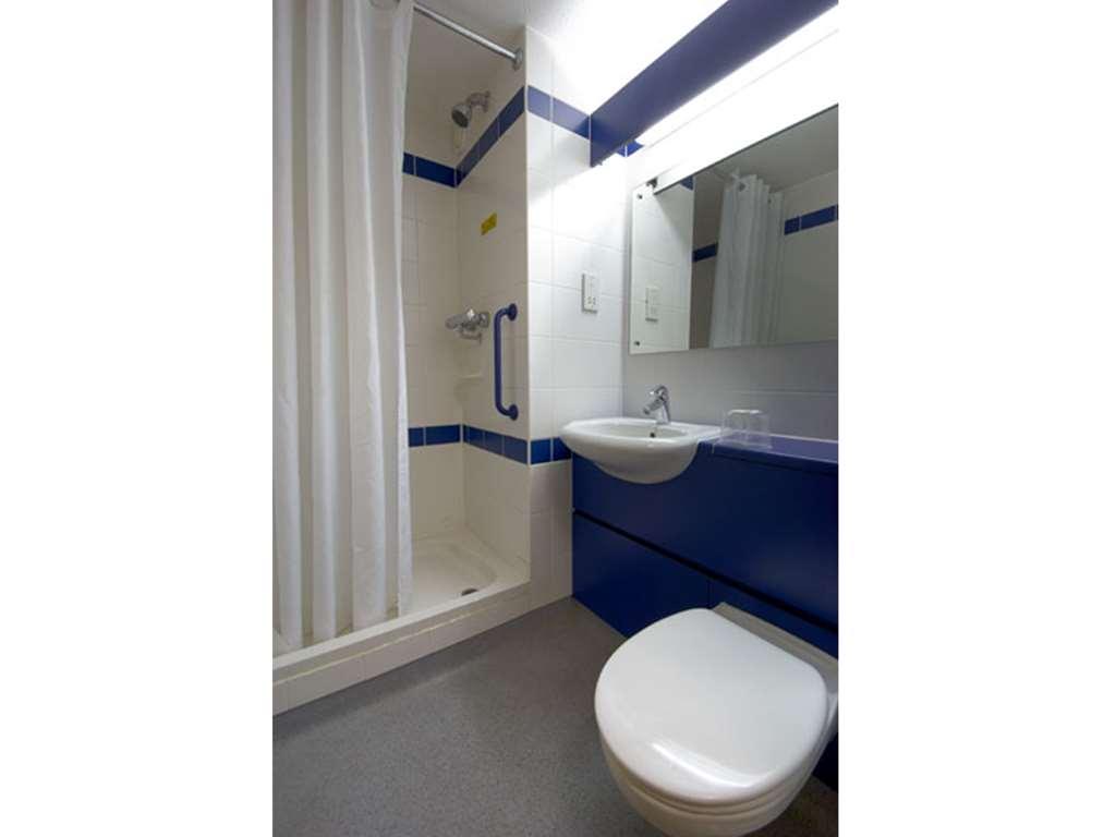 Travelodge Birmingham Sutton Coldfield Room photo
