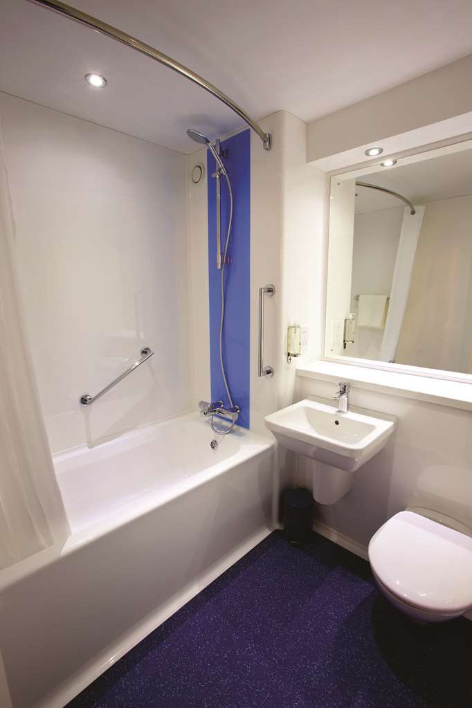Travelodge Birmingham Sutton Coldfield Room photo